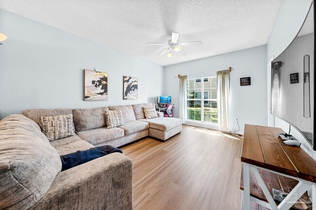 7101 Joy St in Pensacola, FL - Foto de edificio - Building Photo