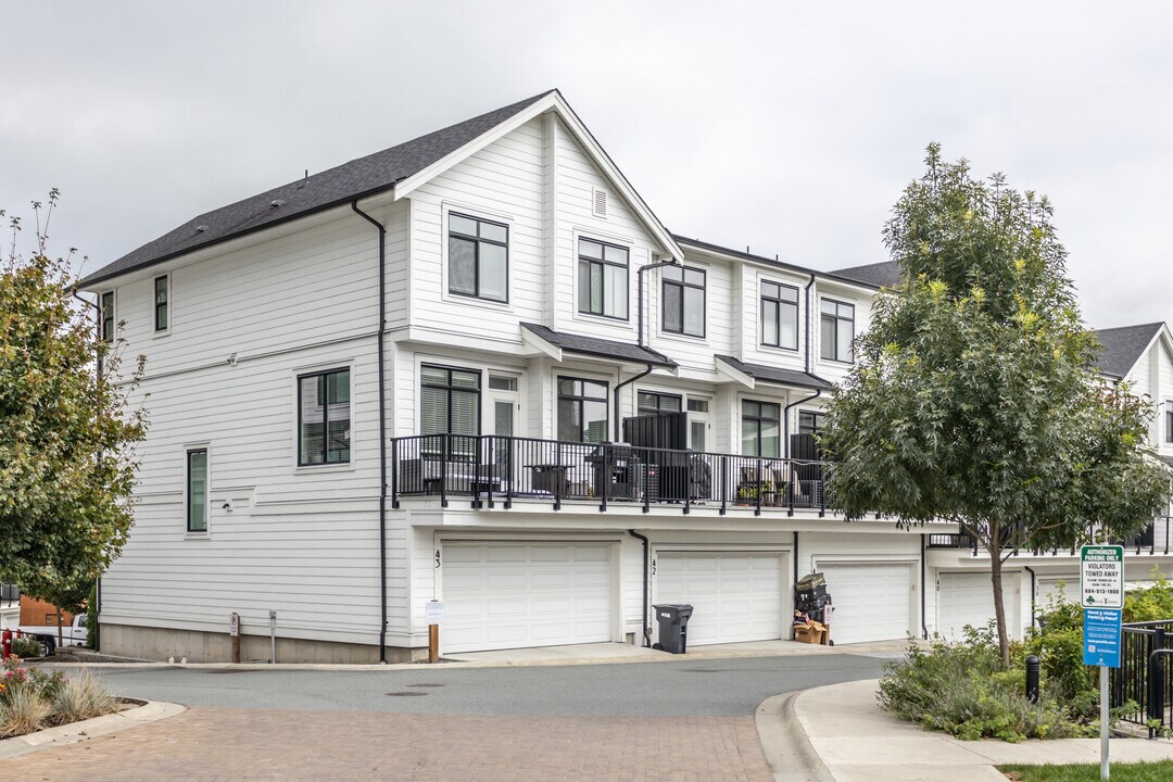 17557 100 Av in Surrey, BC - Building Photo