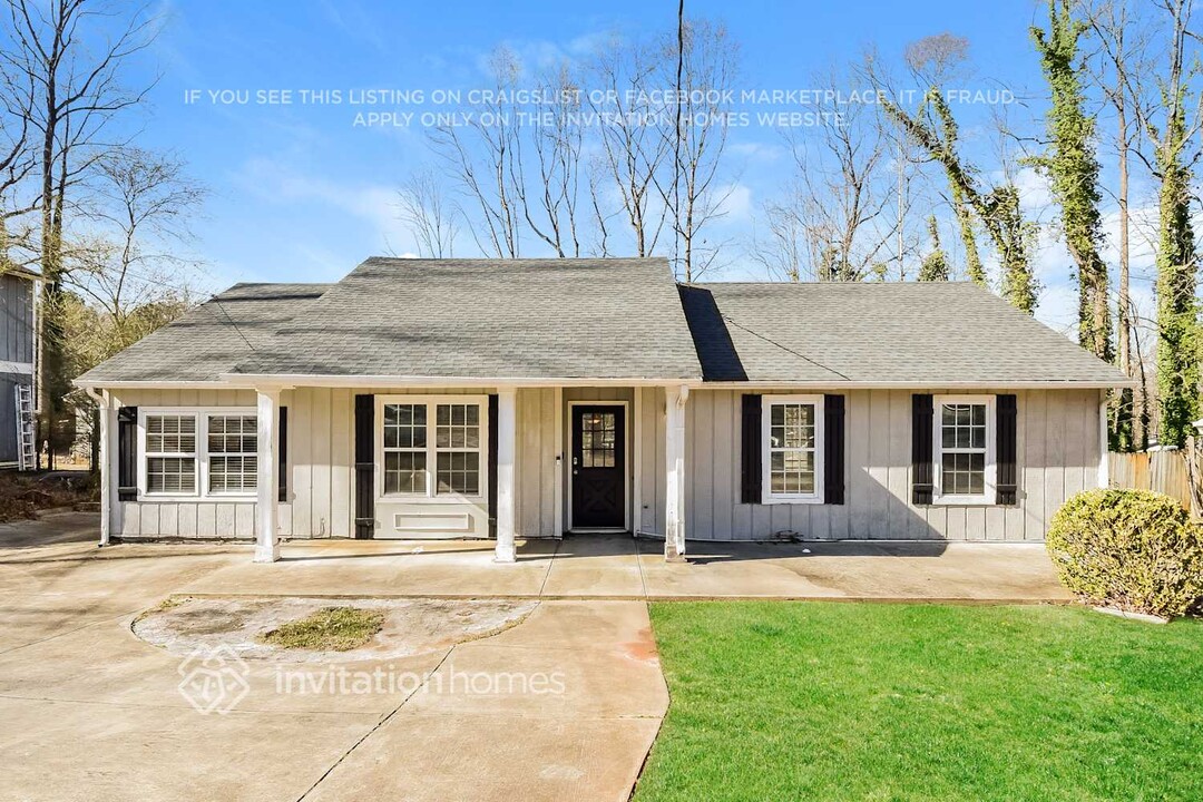 2437 Sweet Shrub Cir in Lawrenceville, GA - Building Photo