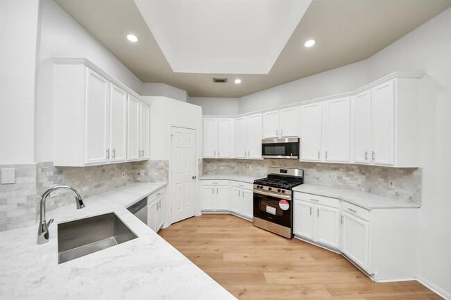 property at 5931 Mettler Ln