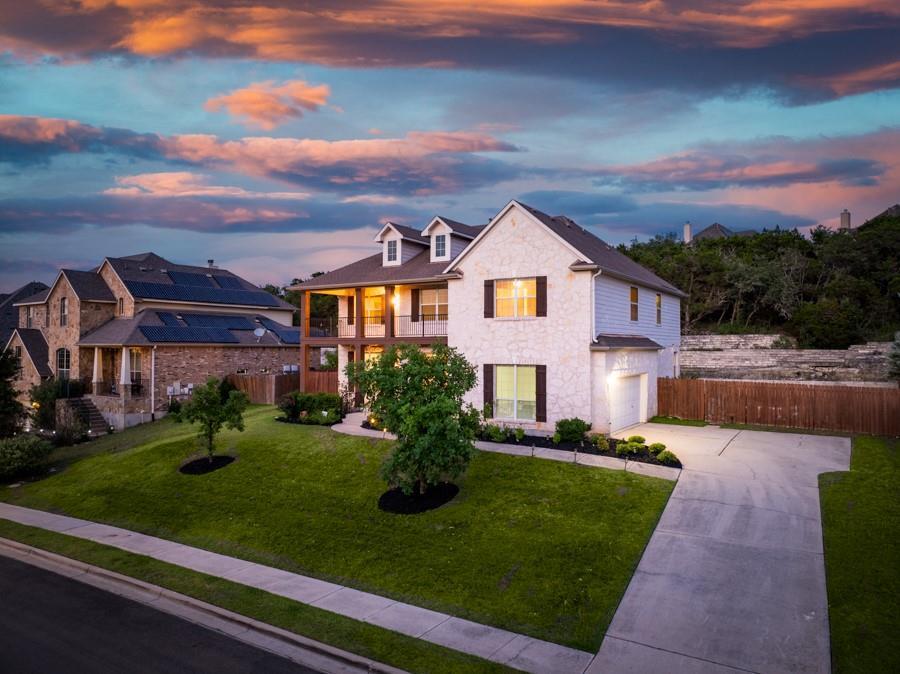 7701 Crackling Creek Dr in Austin, TX - Building Photo
