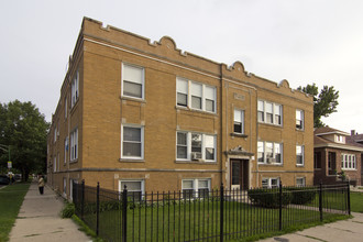 2950 N Kolmar Ave in Chicago, IL - Building Photo - Building Photo