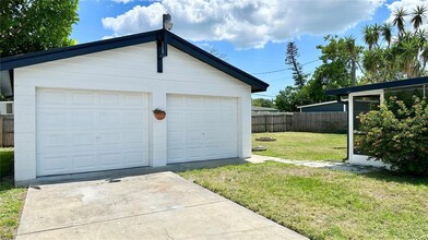 1909 25th Ave W in Bradenton, FL - Foto de edificio - Building Photo