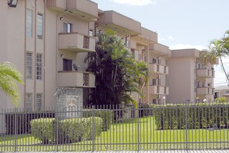 Bella Vista Apartments in Miami, FL - Foto de edificio - Building Photo
