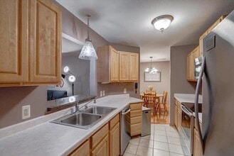 102 Prairie Heights Dr, Unit 416 in Verona, WI - Building Photo - Building Photo