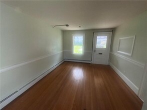 1022 Main St in West Warwick, RI - Building Photo - Building Photo
