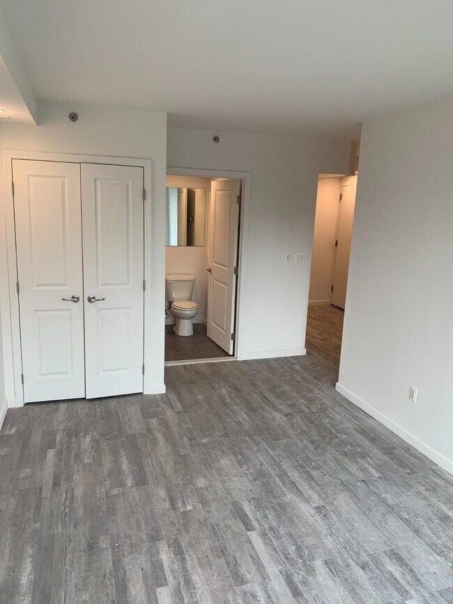 property at 433 W 53rd St