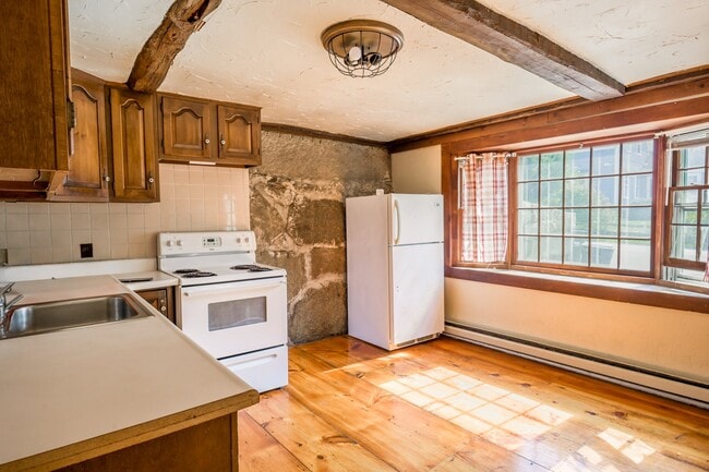 475 Center St, Unit L in Hanover, MA - Building Photo - Building Photo