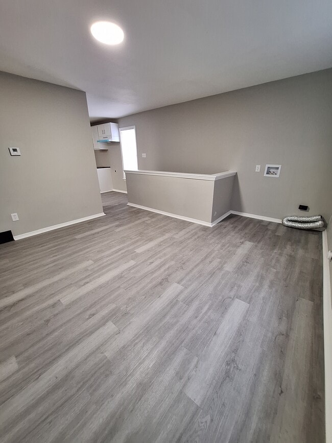 627 E 2nd Ave, Unit 1st floor in Tarentum, PA - Foto de edificio - Building Photo