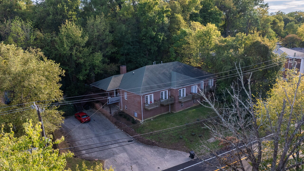 2726 Brownsboro Rd in Louisville, KY - Building Photo