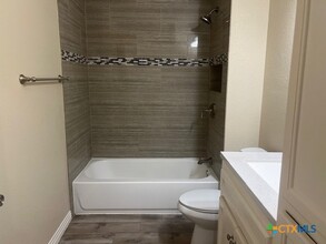 303 San Marcos Hwy in Luling, TX - Building Photo - Building Photo