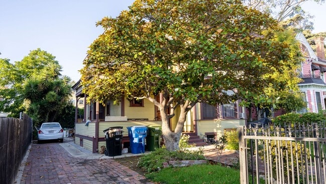 1013 W 24th St in Los Angeles, CA - Building Photo - Building Photo