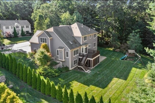 28 Burke Ln in Wellesley, MA - Building Photo - Building Photo