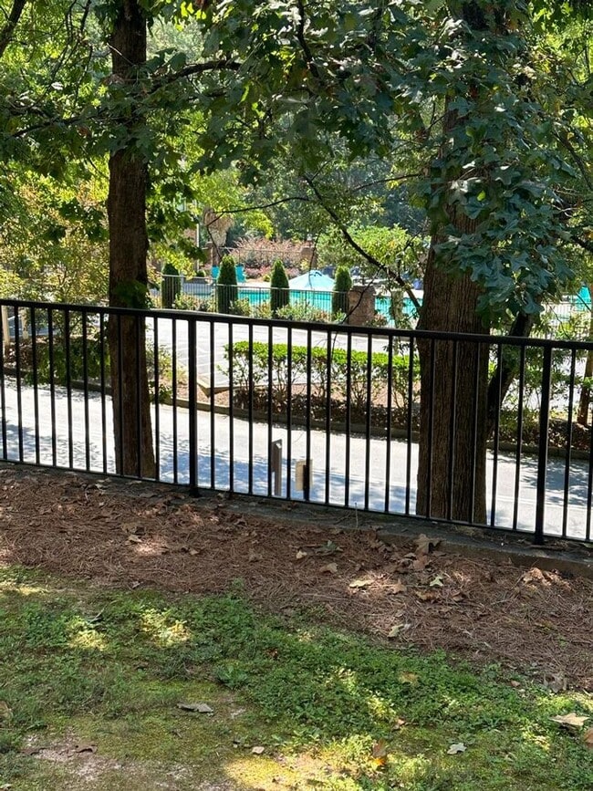 616 Barrington Hills Dr in Atlanta, GA - Building Photo - Building Photo