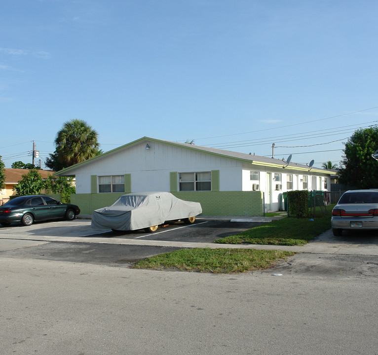 5311 NW 16th St in Fort Lauderdale, FL - Building Photo