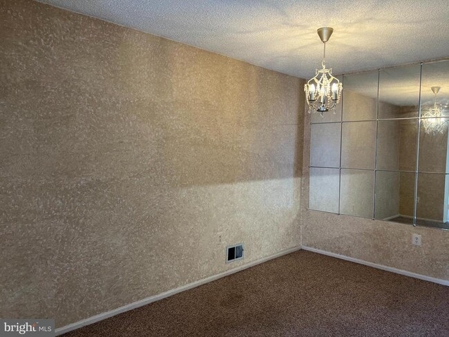 19 Mendrey Ct in Trenton, NJ - Building Photo - Building Photo