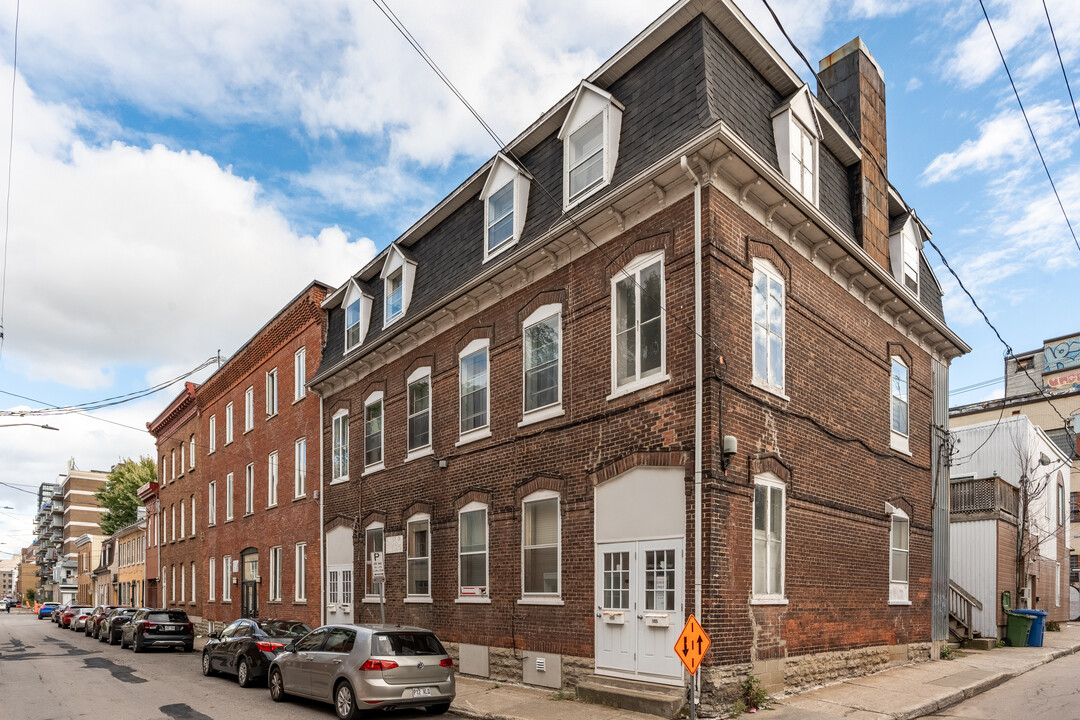 129 Du Roi Rue in Québec, QC - Building Photo