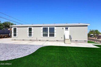13004 N 19th Pl in Phoenix, AZ - Foto de edificio - Building Photo