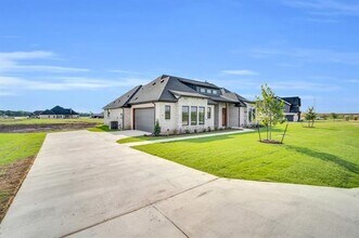 2241 Pitchfork Rnch Rd in Waxahachie, TX - Foto de edificio - Building Photo