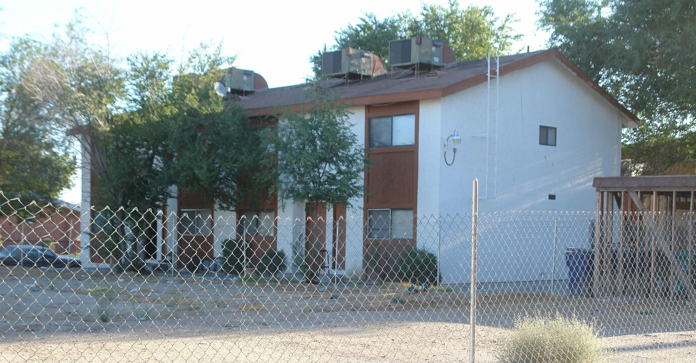 214 W Avenue S in Palmdale, CA - Building Photo