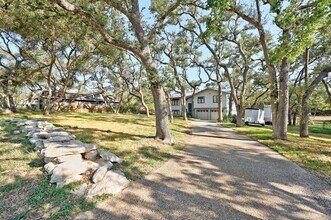 10102 Murmuring Creek Dr in Austin, TX - Building Photo - Building Photo