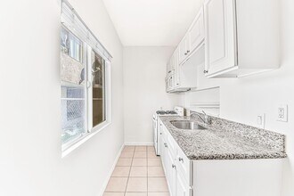 908 Martin Luther King Jr Ave, Unit 04 in Long Beach, CA - Foto de edificio - Building Photo