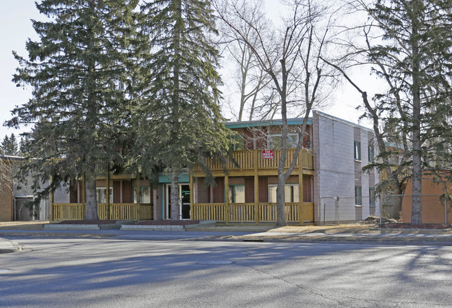 3528 Charleswood Dr NW in Calgary, AB - Building Photo - Building Photo