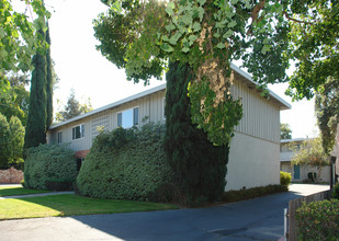 Sierra Oaks in Sacramento, CA - Building Photo - Building Photo