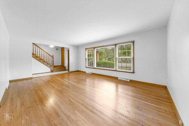 2115 E Euclid Ave in Arlington Heights, IL - Building Photo - Building Photo