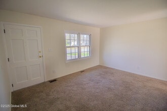 31 Mildred Ln in Latham, NY - Building Photo - Building Photo