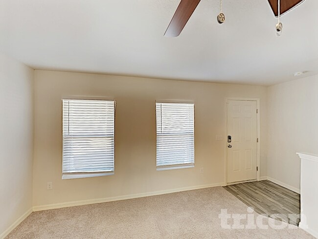 2425 Lake Forest Ave in Spring Hill, FL - Building Photo - Building Photo