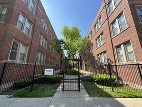 821 E 49th St in Chicago, IL - Building Photo - Primary Photo