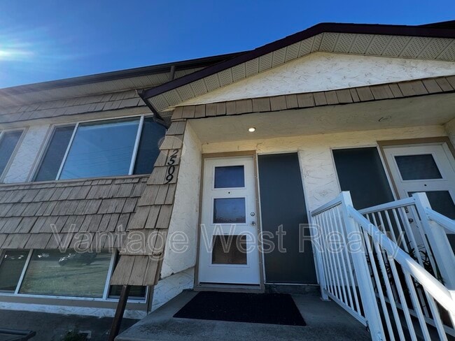 2509 Delray Rd in West Kelowna, BC - Building Photo - Building Photo