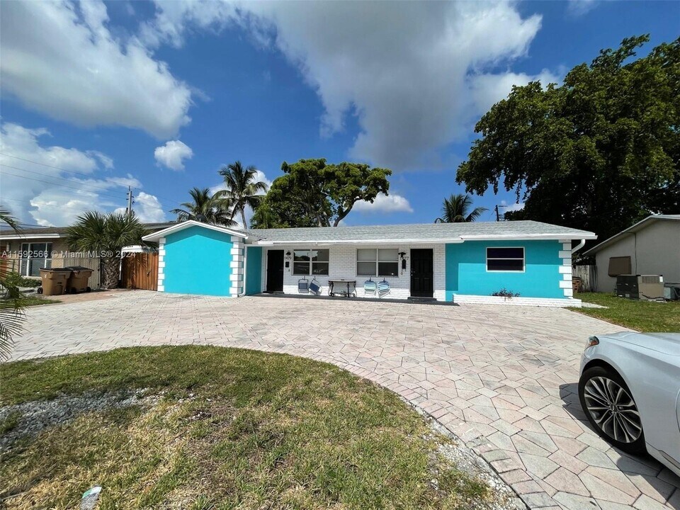 1479 SE 4th Ave, Unit 1479 in Deerfield Beach, FL - Building Photo