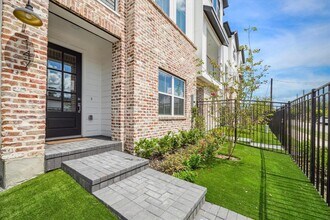 147 Eastwood St in Houston, TX - Building Photo - Building Photo