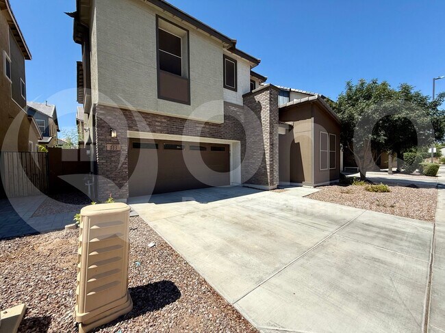 property at 735 W Derringer Way