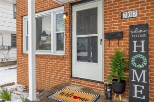 207 W Ivy St in East Rochester, NY - Building Photo