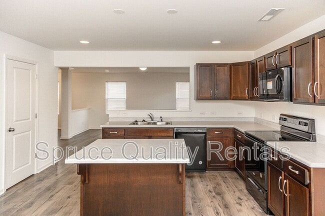 property at 1541 Mariners Ct