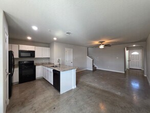 8410 Flicka Hls in Selma, TX - Building Photo - Building Photo