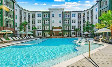 Cortland Santos Flats in Tampa, FL - Building Photo - Building Photo