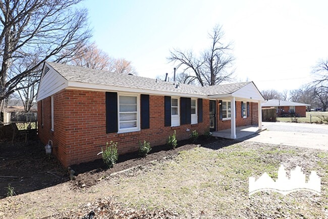 Welcome to 4396 Millbranch! in Memphis, TN - Foto de edificio - Building Photo