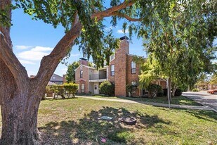 5806 Marvin Loving Dr in Garland, TX - Building Photo