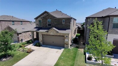 1821 Ferguson Ln in McKinney, TX - Foto de edificio - Building Photo