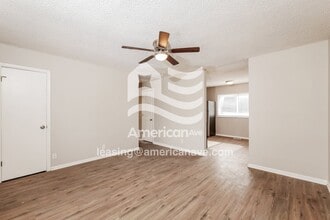 4709 E 33rd St in Indianapolis, IN - Foto de edificio - Building Photo