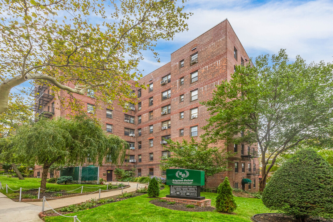 Ridgewood Gardens in Maspeth, NY - Building Photo