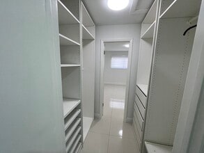 7012 NW 179th St, Unit 210 in Hialeah, FL - Building Photo - Building Photo
