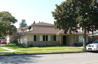 1212 S Athena Way in Anaheim, CA - Foto de edificio - Building Photo