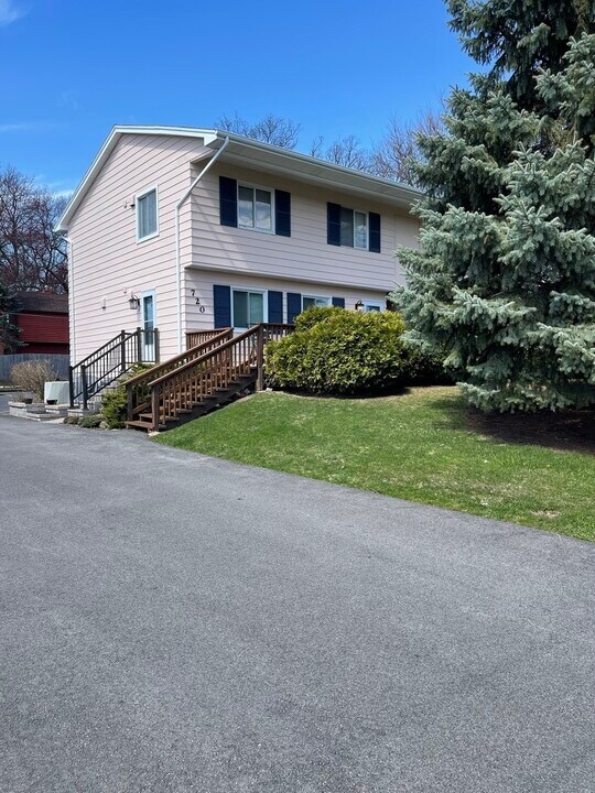 720 Barron Blvd in Grayslake, IL - Building Photo