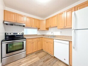 5231 Geneva Ct in Doral, FL - Building Photo - Building Photo