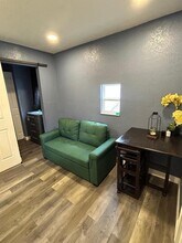 1204 E Lambright St in Tampa, FL - Building Photo - Building Photo